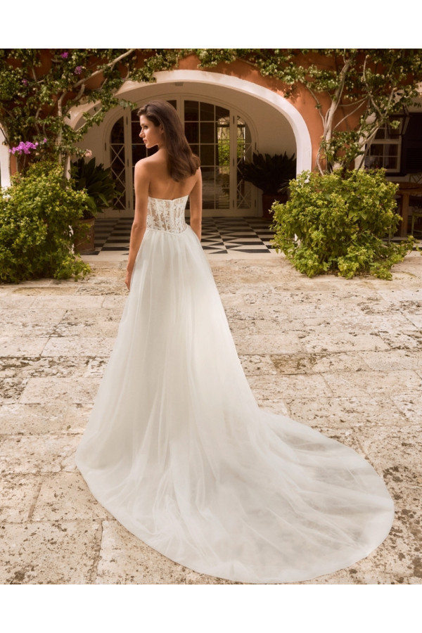 Abito da sposa Kay, avorio, chantilly e tulle di Alberto Palatchi