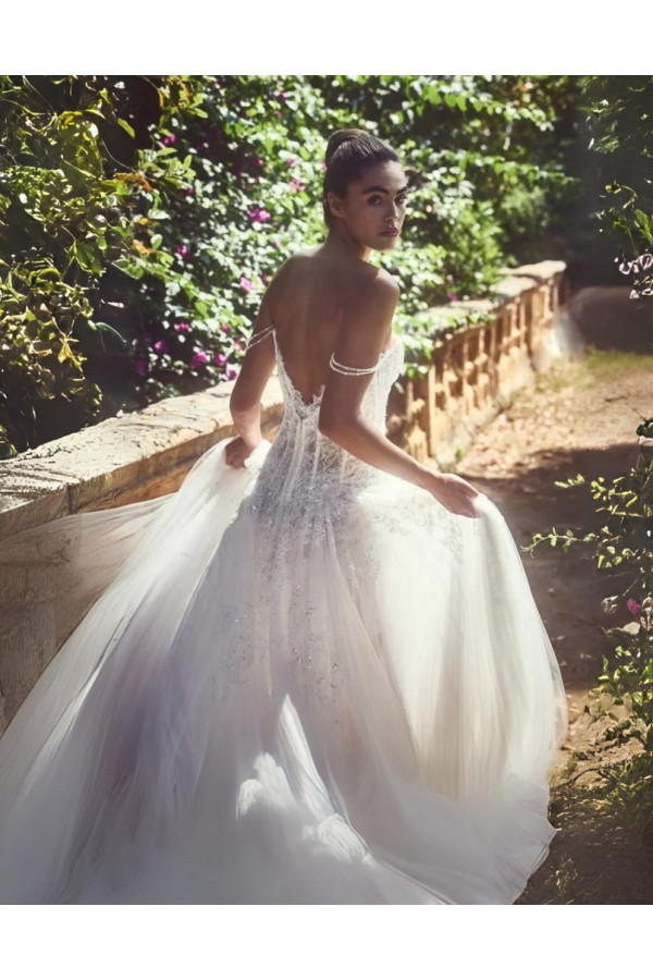 Abito da sposa avorio corto in pizzo di Alessandro Couture