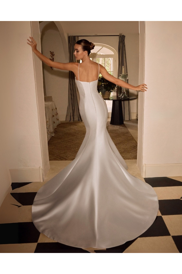 Hester abito da sposa a sirena di mikado avorio di Alberto Palatchi