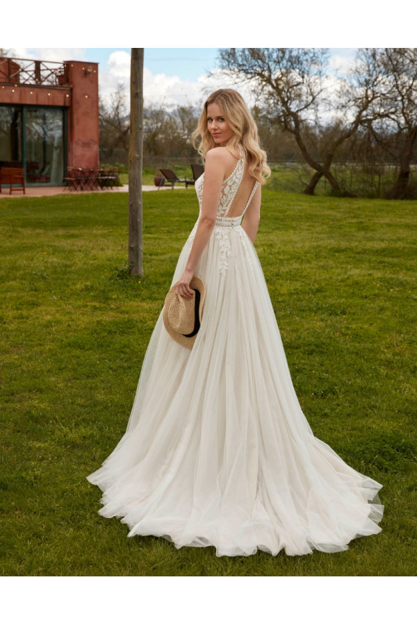 Malta abito da sposa avorio in tulle e pizzo con spacco di fara sposa