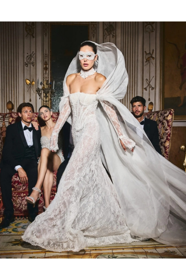Abito da sposa avorio in pizzo a sirena di Alessandro Couture