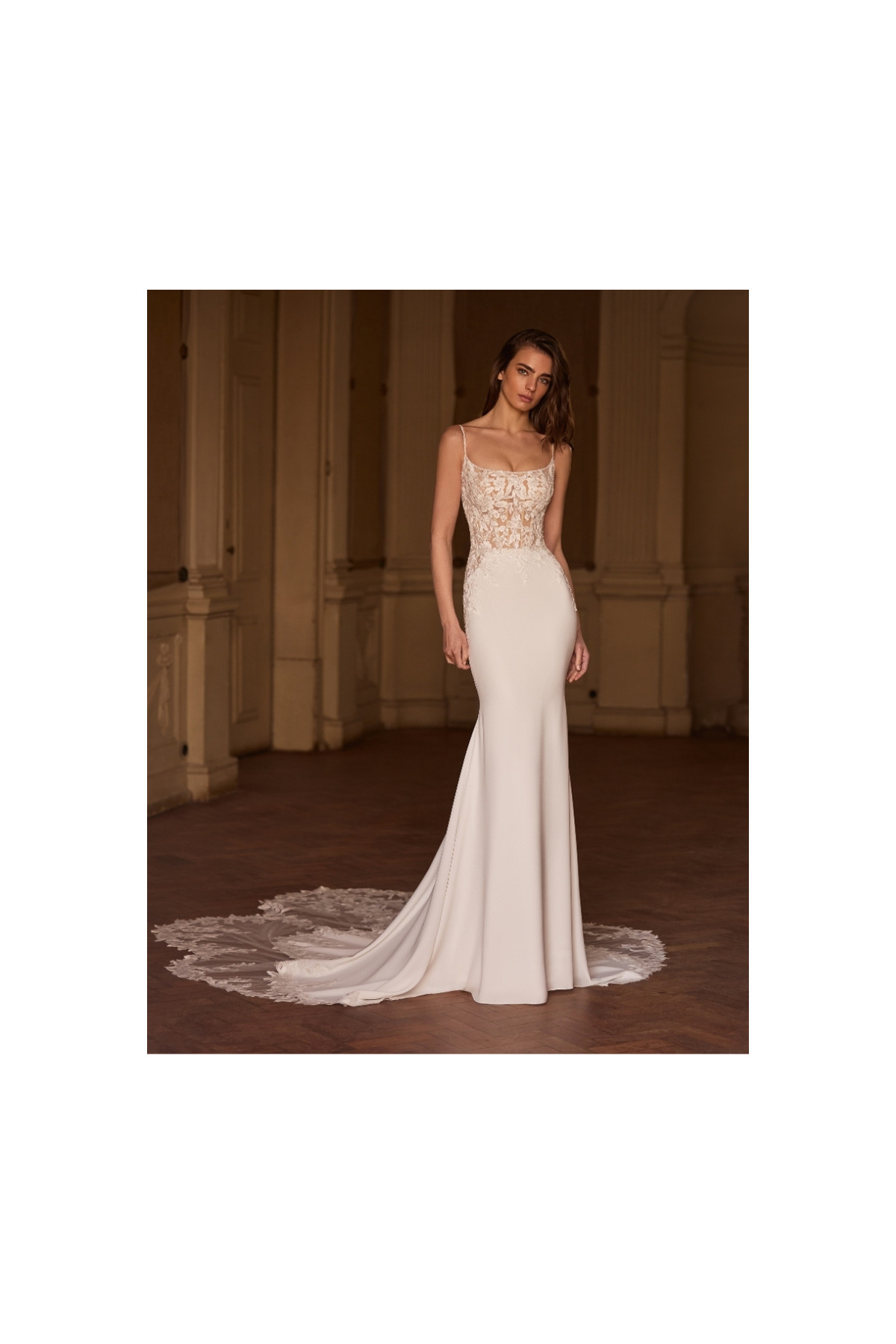 dovima abito da sposa avorio in douchesse ampio di alberto palatchi