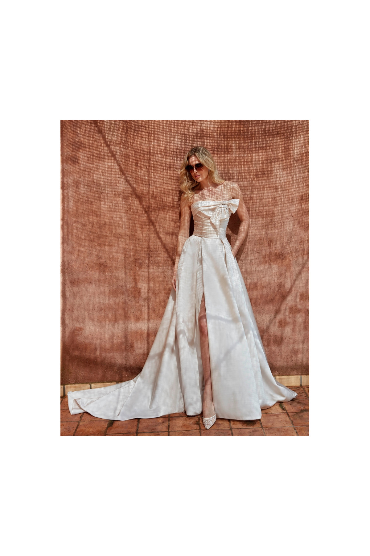 Olvida abito da sposa avorio con spacco di cady di Fara Sposa